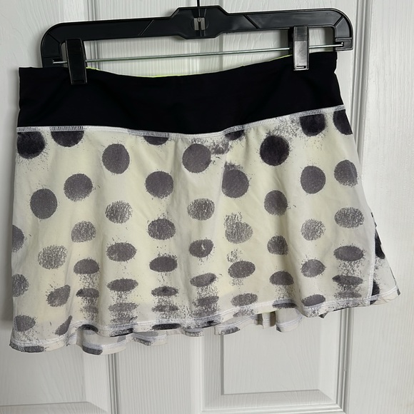 Lululemon Pacesetter Tennis skirt- 6 reg - Picture 2 of 4
